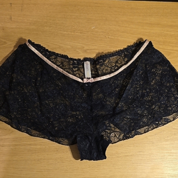 Gilligan & O'Malley Black and Pink Lace Panties with Sheer Floral Design L - Picture 1 of 3